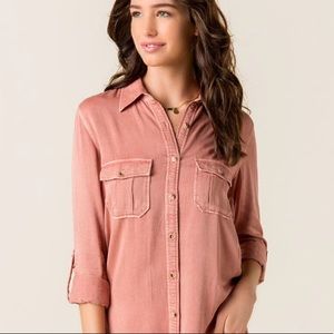 NEVER WORN! Pocket button up blouse in green